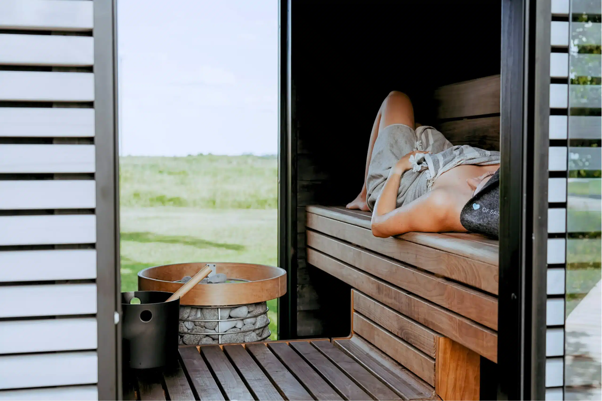 Quel Sauna Extérieur Choisir Pour Son Jardin : Guide 2026 4 avantages sauna exterieur vs interieur njord scaled