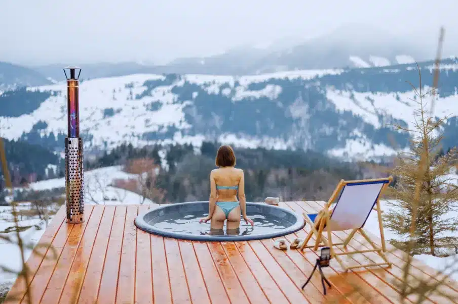 Bain Nordique en Kit : Prix, Avantages, Limites et Meilleures Alternatives 2026 4 Montage d’un bain nordique en kit sur terrasse