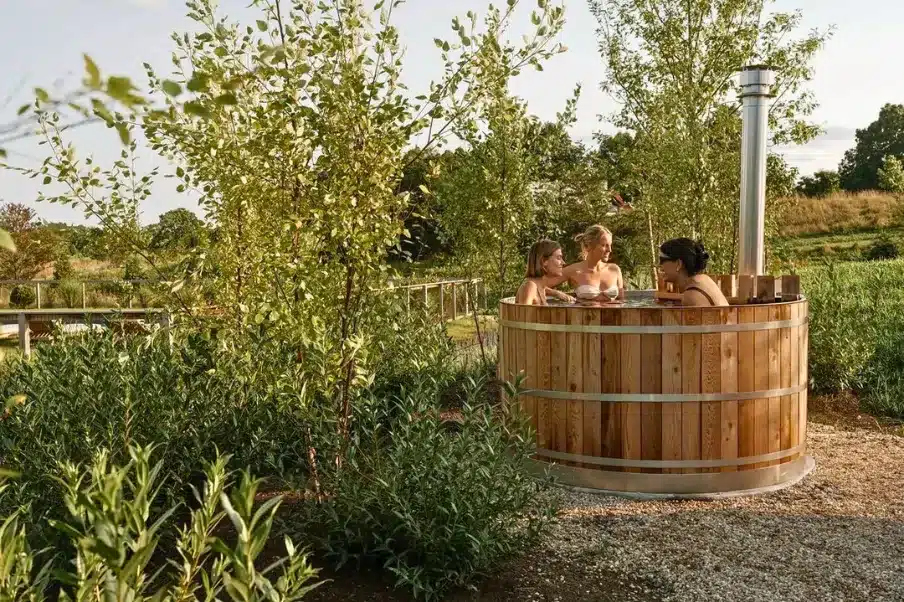 Hot Tub : Guide Complet 2026 — Définition, Prix, Différences avec le Spa et le Bain Nordique 2 bain nordique en normandie