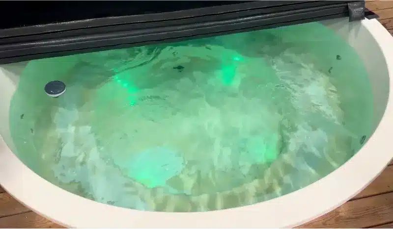 Jacuzzi au Bois : Prix, Fonctionnement & Guide Complet 2026 8 bain nordique exterieur bois njord vue interieur