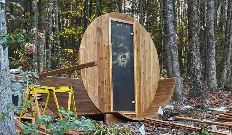 Sauna Tonneau Extérieur : Guide Complet & Avis 2026 6 sauna tonneau jardin vue face