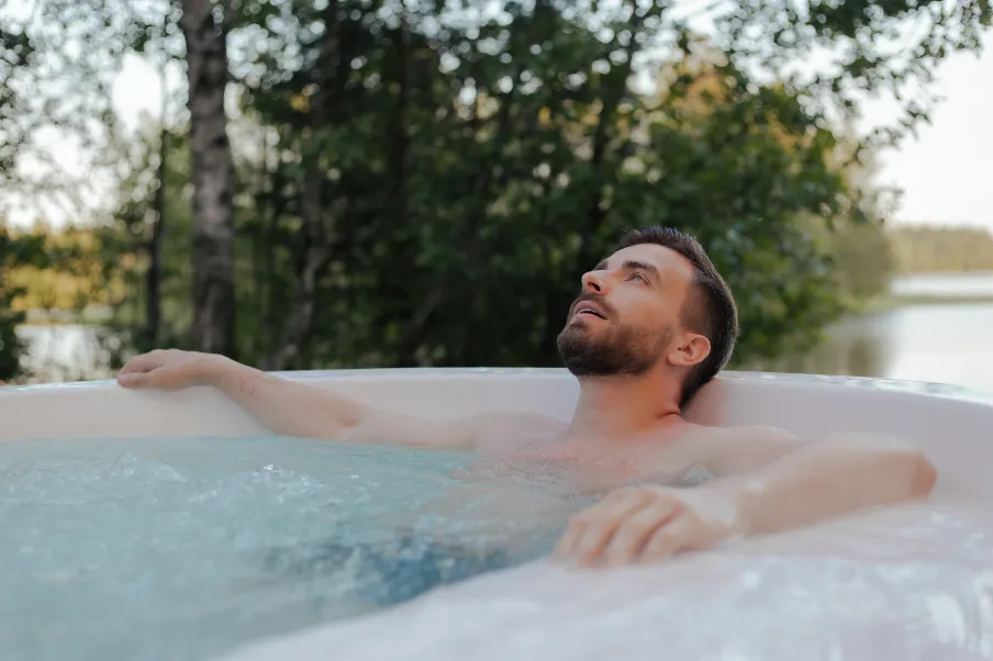 Bain Nordique Froid : Bienfaits, Protocole & Guide 2026 7 bain nordique bois